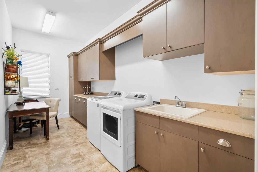 For Sale: $3,495,000 (6 beds, 7 baths, 6213 Square Feet)