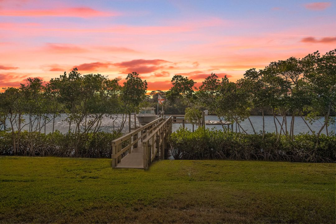 For Sale: $3,495,000 (6 beds, 7 baths, 6213 Square Feet)