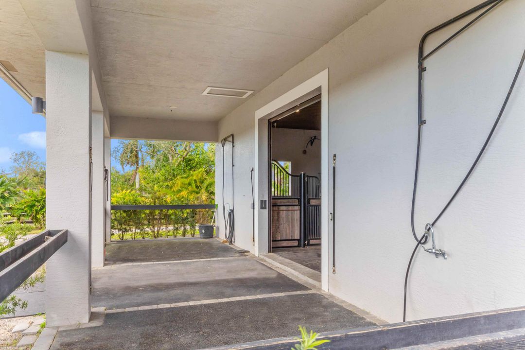 合同活跃: $3,900,000 (0 贝兹, 0 浴室, 1300 平方英尺)