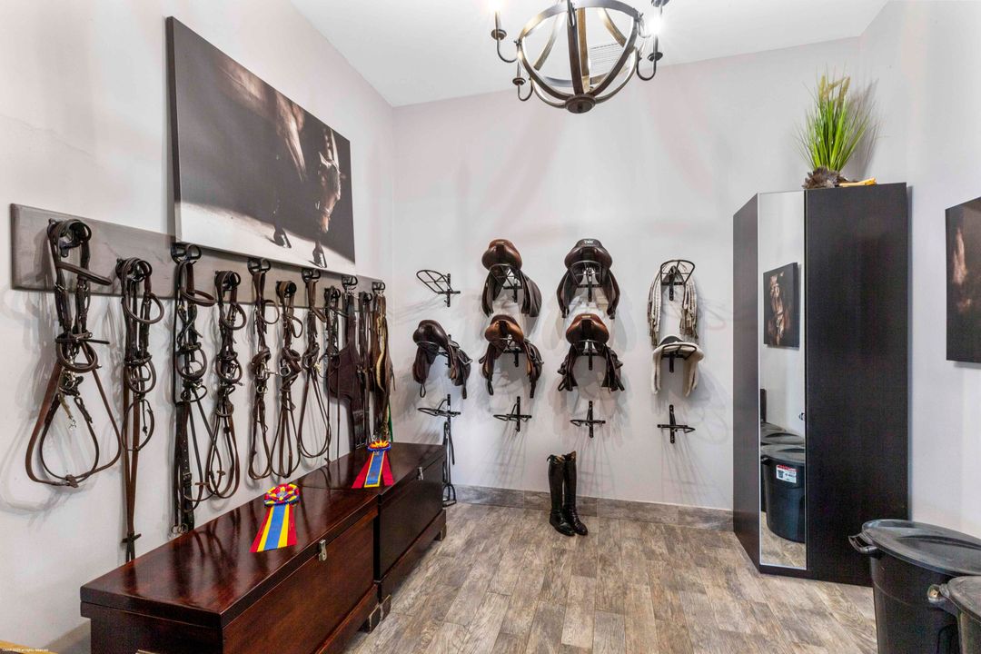 合同活跃: $3,900,000 (0 贝兹, 0 浴室, 1300 平方英尺)