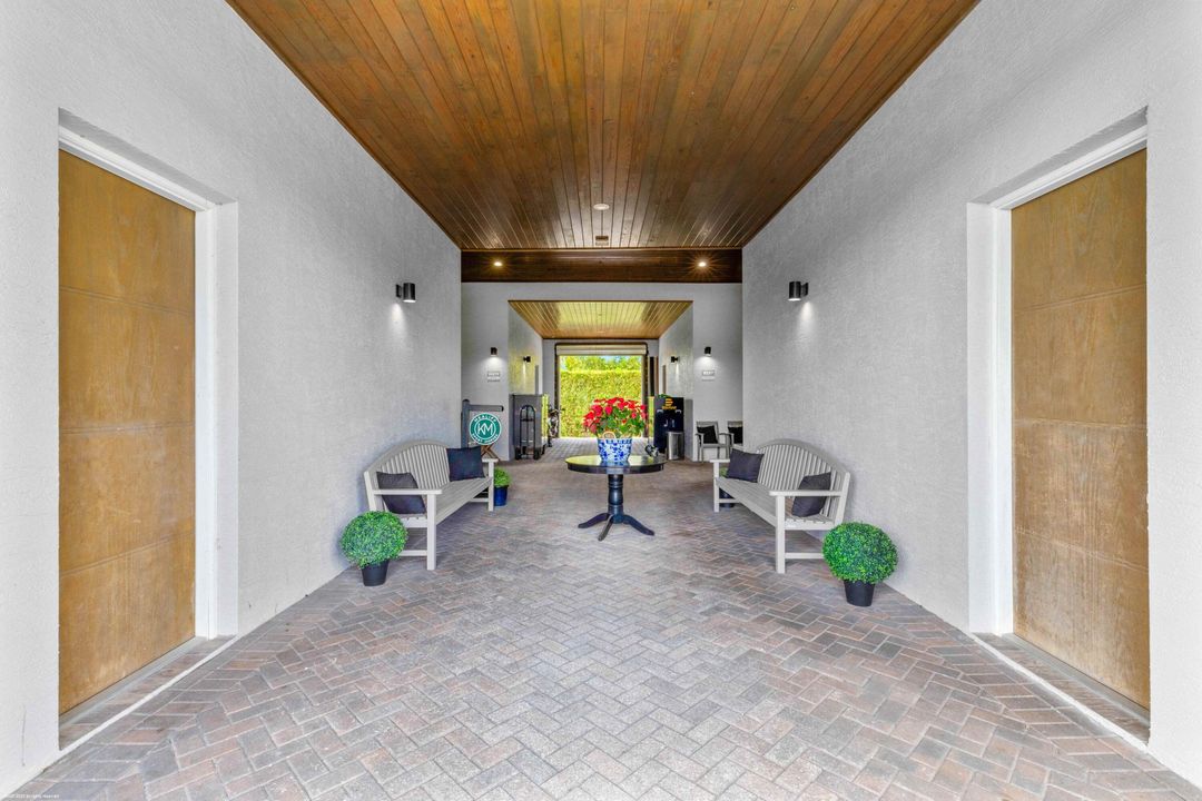 合同活跃: $3,900,000 (0 贝兹, 0 浴室, 1300 平方英尺)