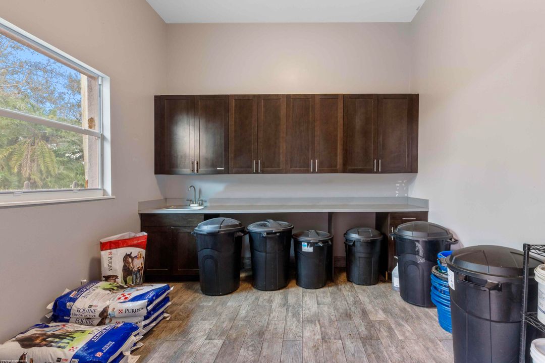 合同活跃: $3,900,000 (0 贝兹, 0 浴室, 1300 平方英尺)