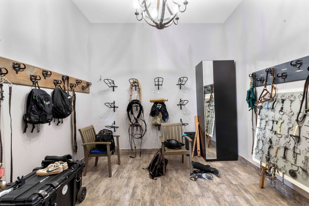 合同活跃: $3,900,000 (0 贝兹, 0 浴室, 1300 平方英尺)