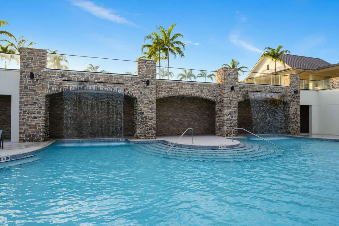 合同活跃: $730,000 (4 贝兹, 3 浴室, 2649 平方英尺)