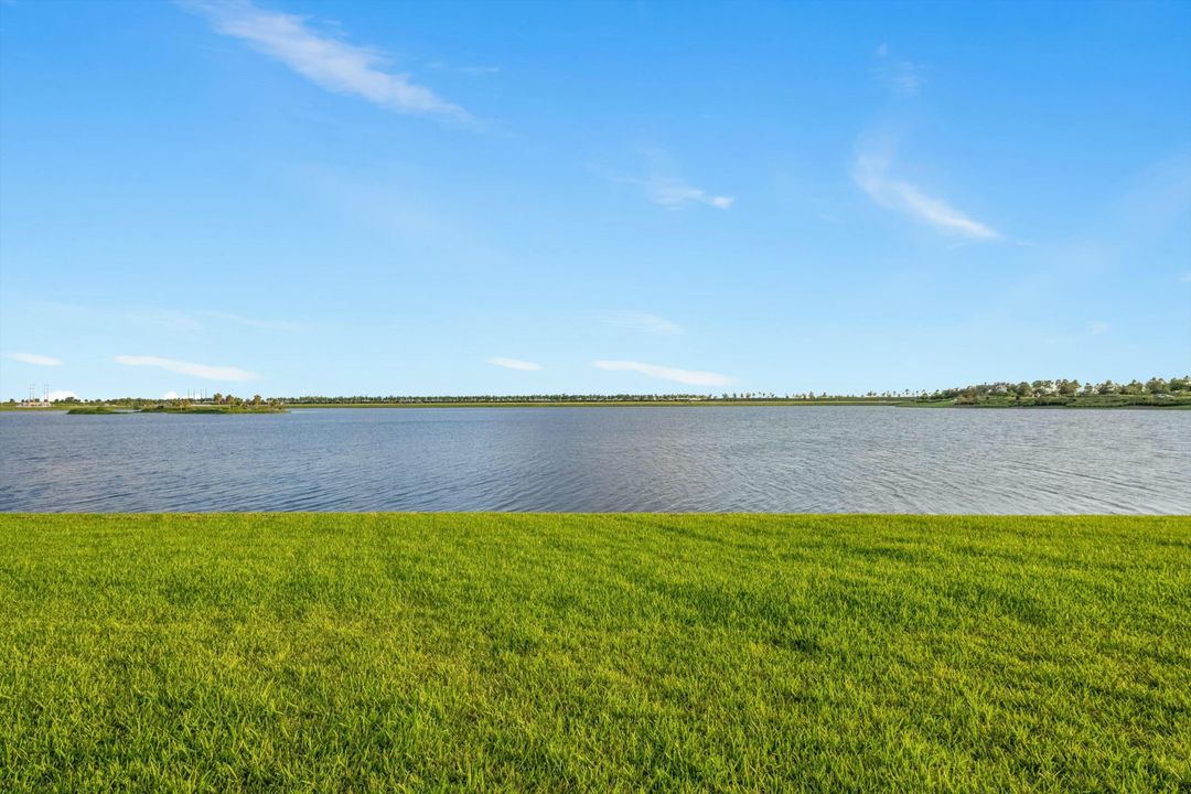 合同活跃: $730,000 (4 贝兹, 3 浴室, 2649 平方英尺)