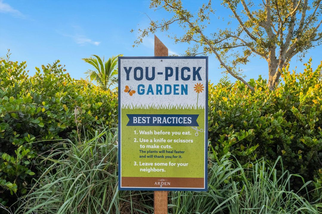 合同活跃: $730,000 (4 贝兹, 3 浴室, 2649 平方英尺)