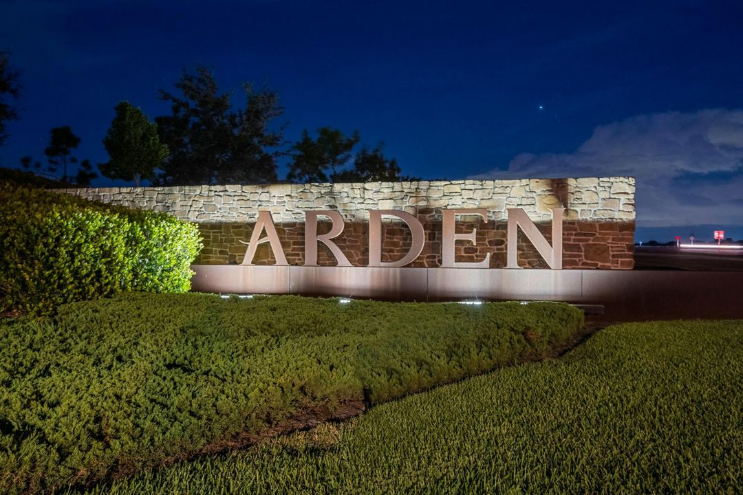 合同活跃: $730,000 (4 贝兹, 3 浴室, 2649 平方英尺)