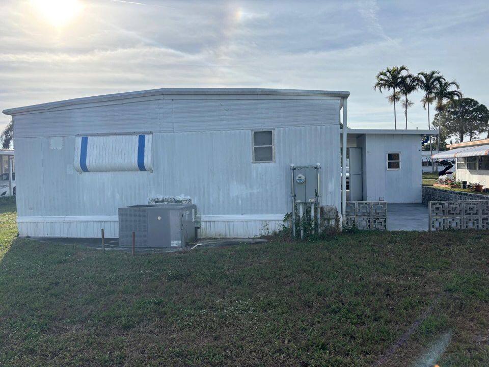 待售: $59,900 (2 贝兹, 2 浴室, 1240 平方英尺)