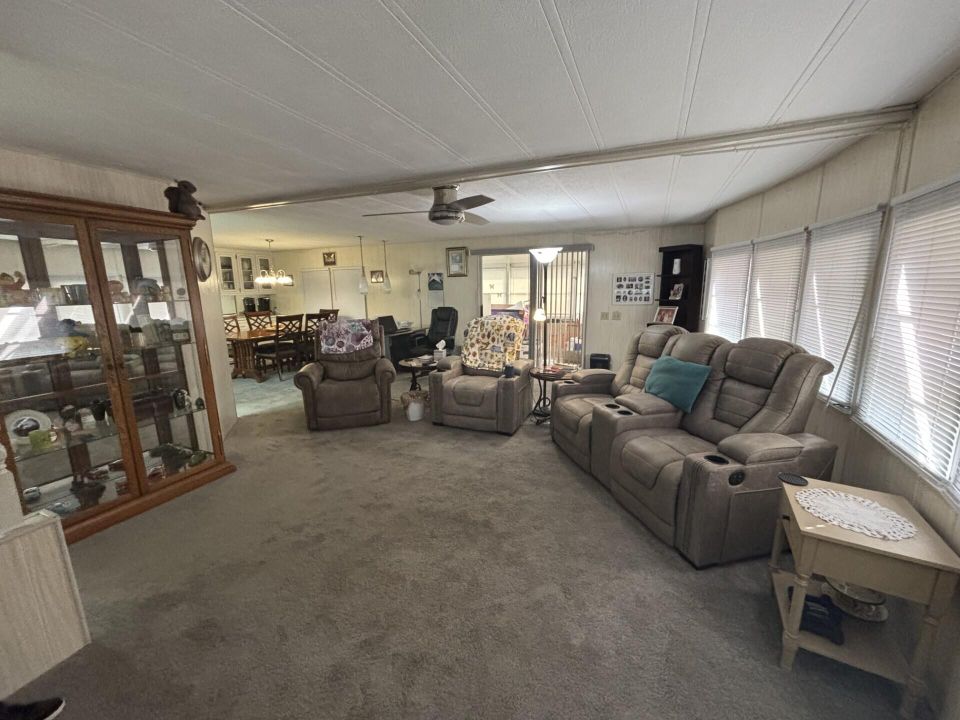 待售: $59,900 (2 贝兹, 2 浴室, 1240 平方英尺)