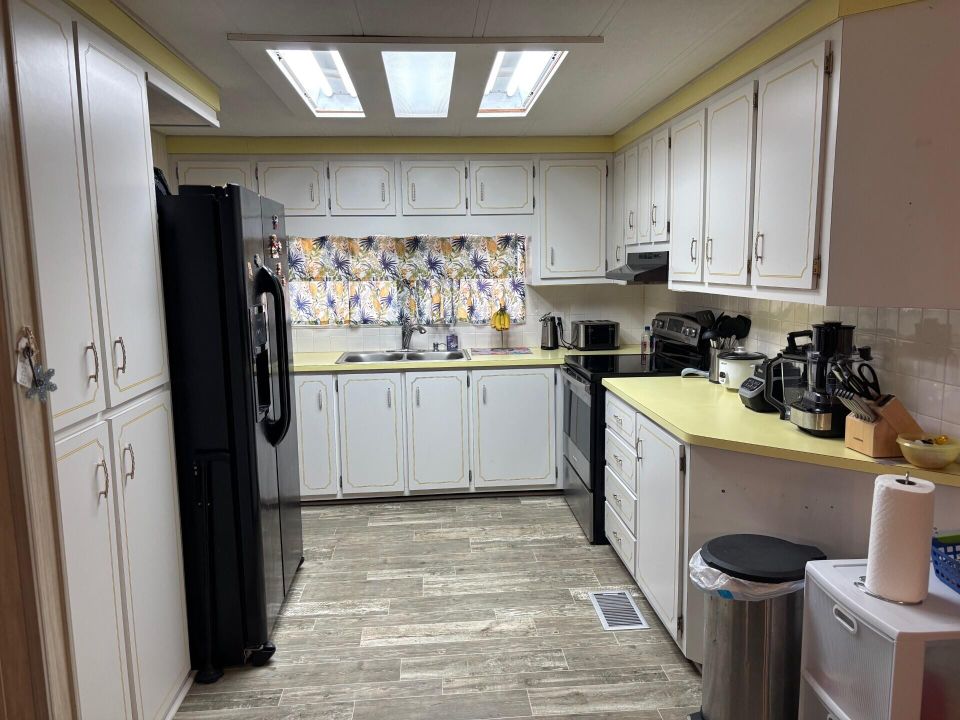 待售: $59,900 (2 贝兹, 2 浴室, 1240 平方英尺)