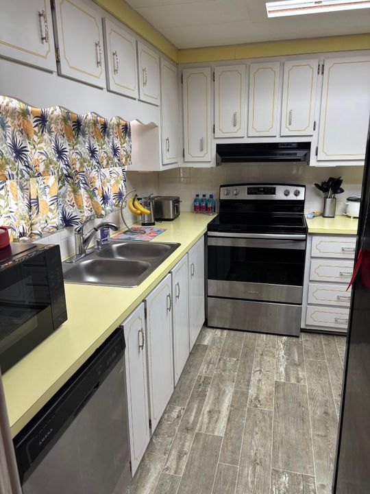 待售: $59,900 (2 贝兹, 2 浴室, 1240 平方英尺)