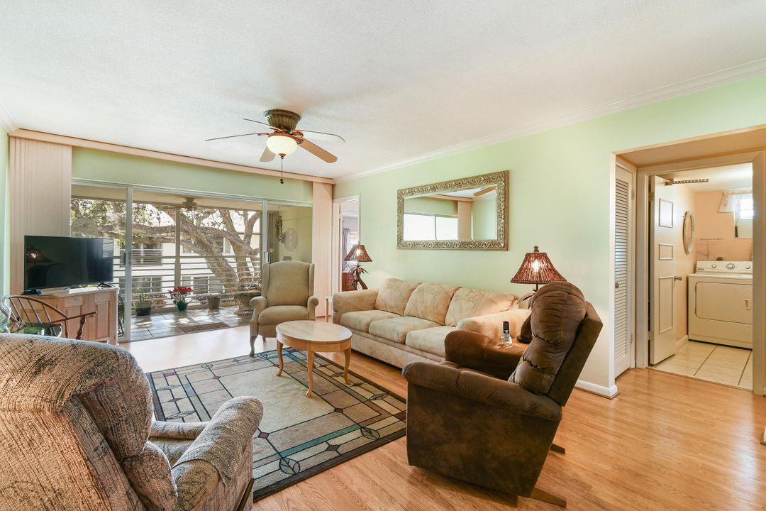 Active With Contract: $219,900 (2 beds, 2 baths, 920 Square Feet)