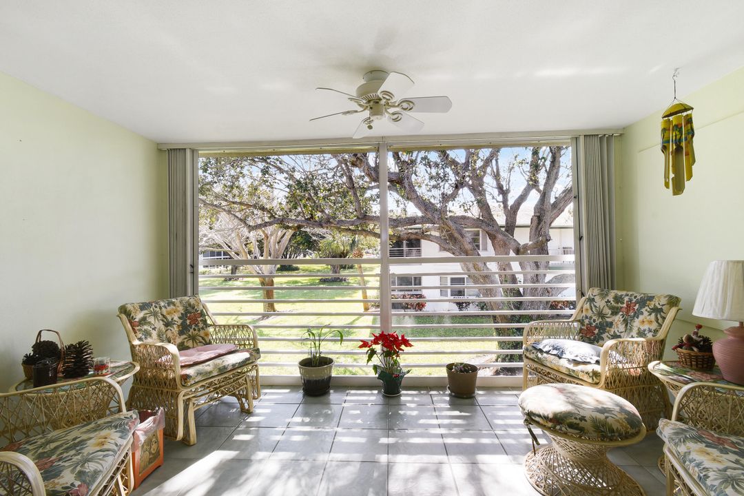 Active With Contract: $219,900 (2 beds, 2 baths, 920 Square Feet)