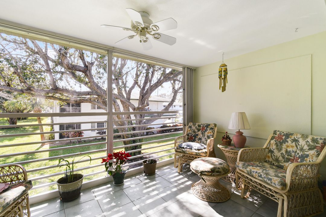 Active With Contract: $219,900 (2 beds, 2 baths, 920 Square Feet)