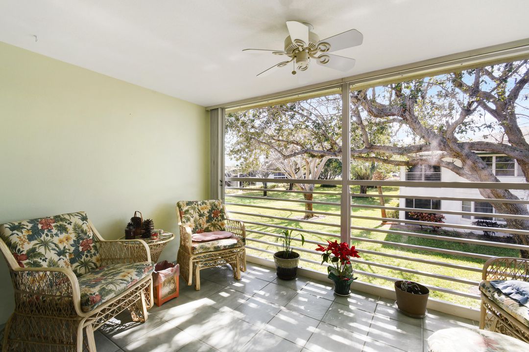 Active With Contract: $219,900 (2 beds, 2 baths, 920 Square Feet)