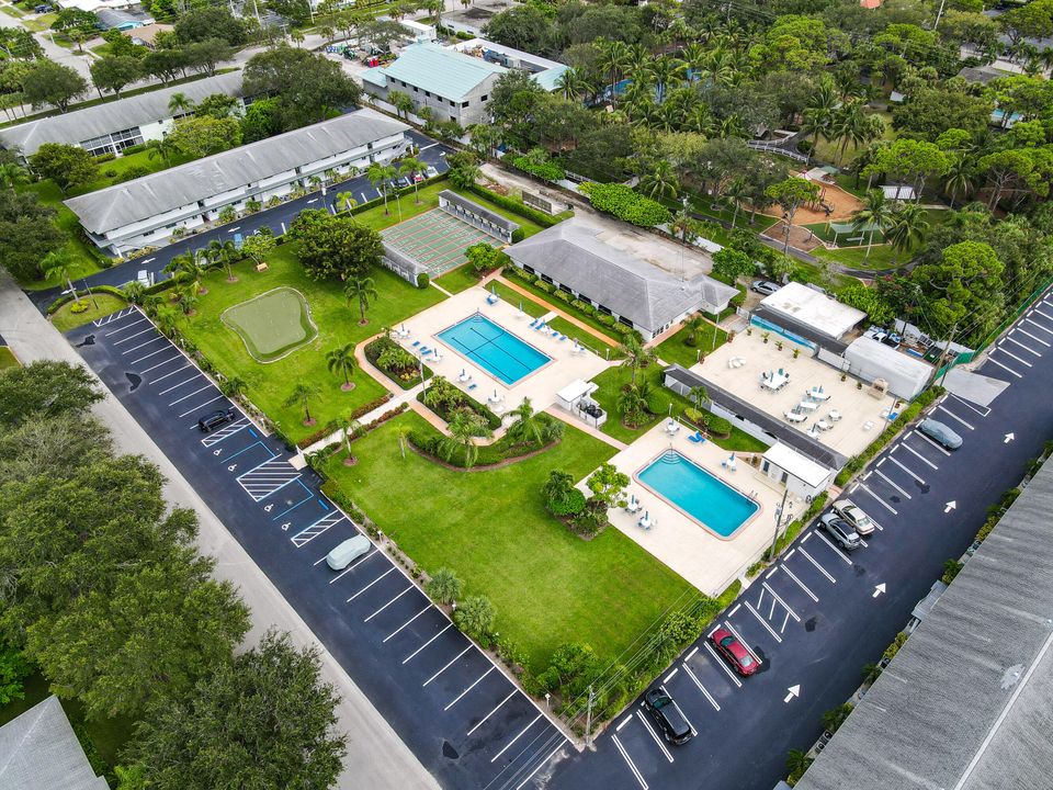 Active With Contract: $219,900 (2 beds, 2 baths, 920 Square Feet)