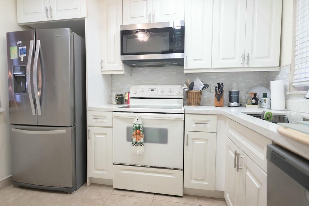 Active With Contract: $94,999 (2 beds, 2 baths, 850 Square Feet)