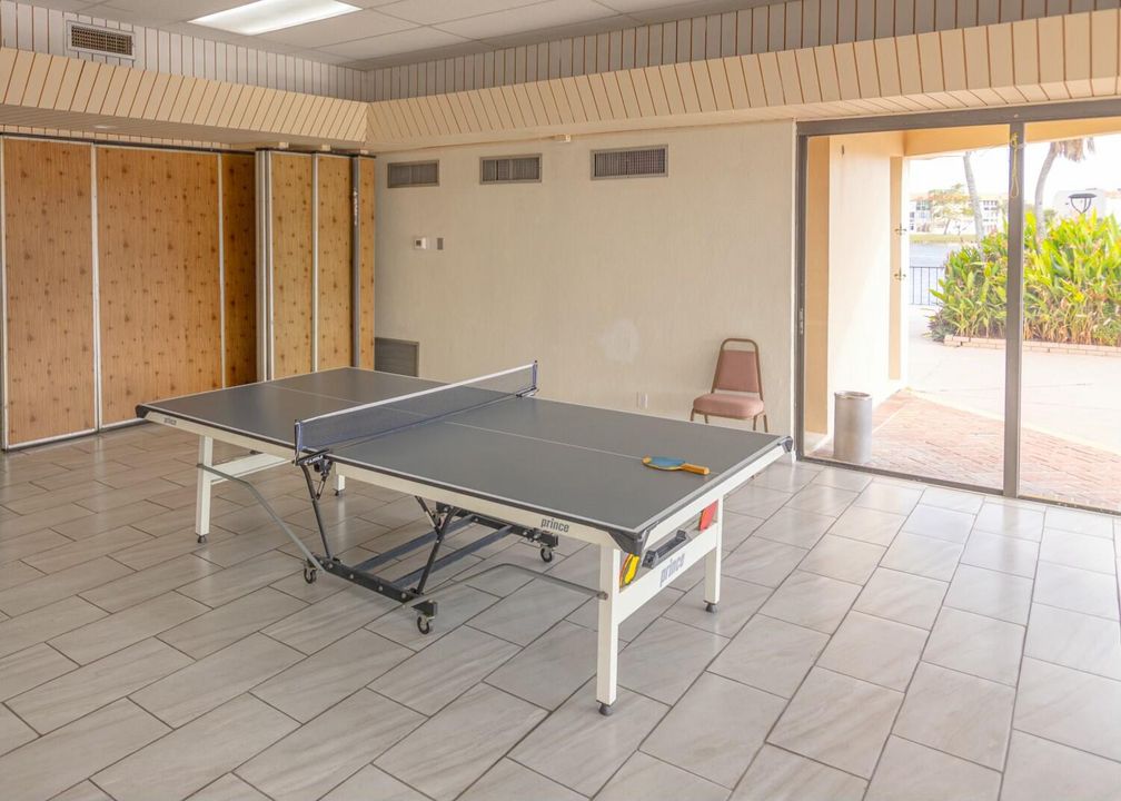 Active With Contract: $94,999 (2 beds, 2 baths, 850 Square Feet)