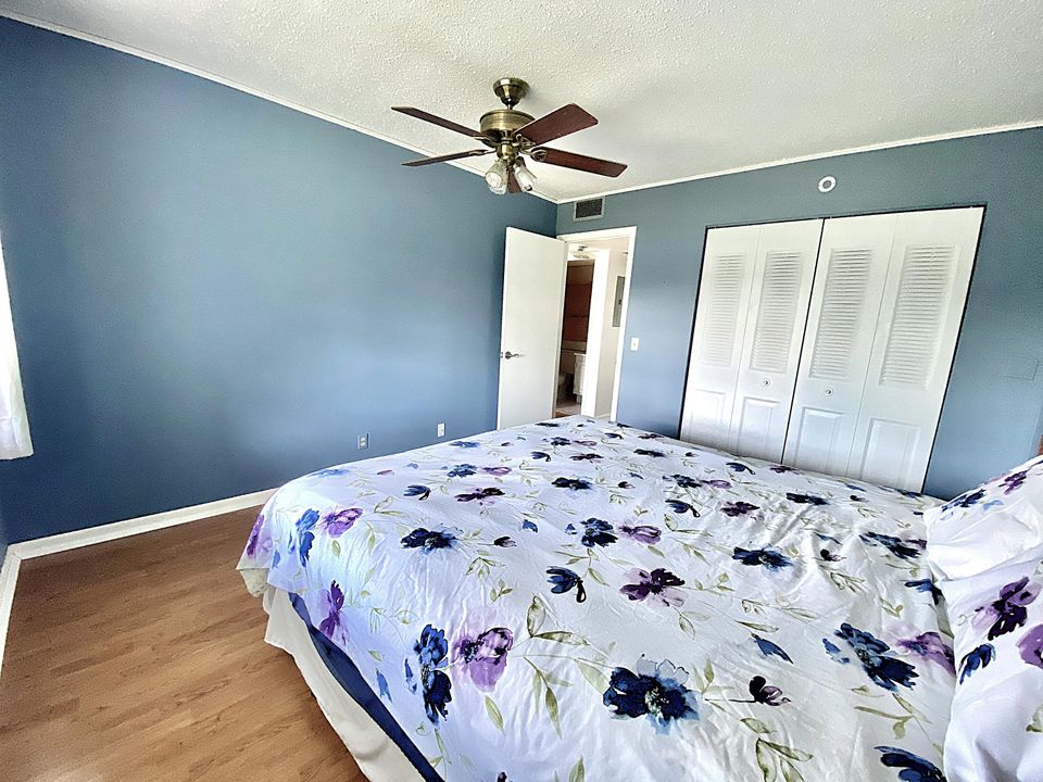 待售: $98,000 (2 贝兹, 1 浴室, 820 平方英尺)