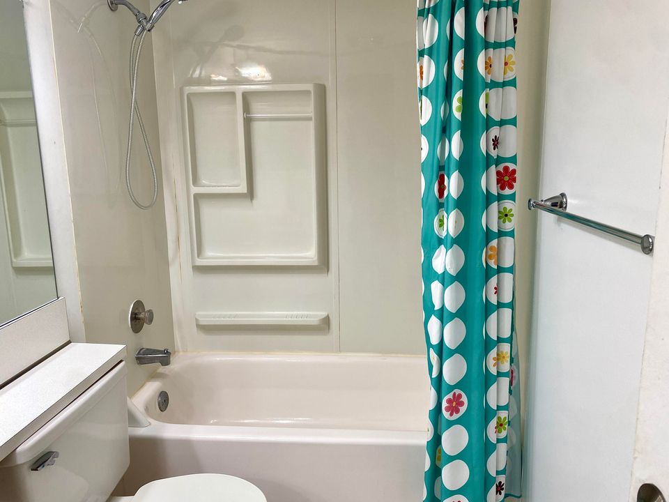 待售: $98,000 (2 贝兹, 1 浴室, 820 平方英尺)