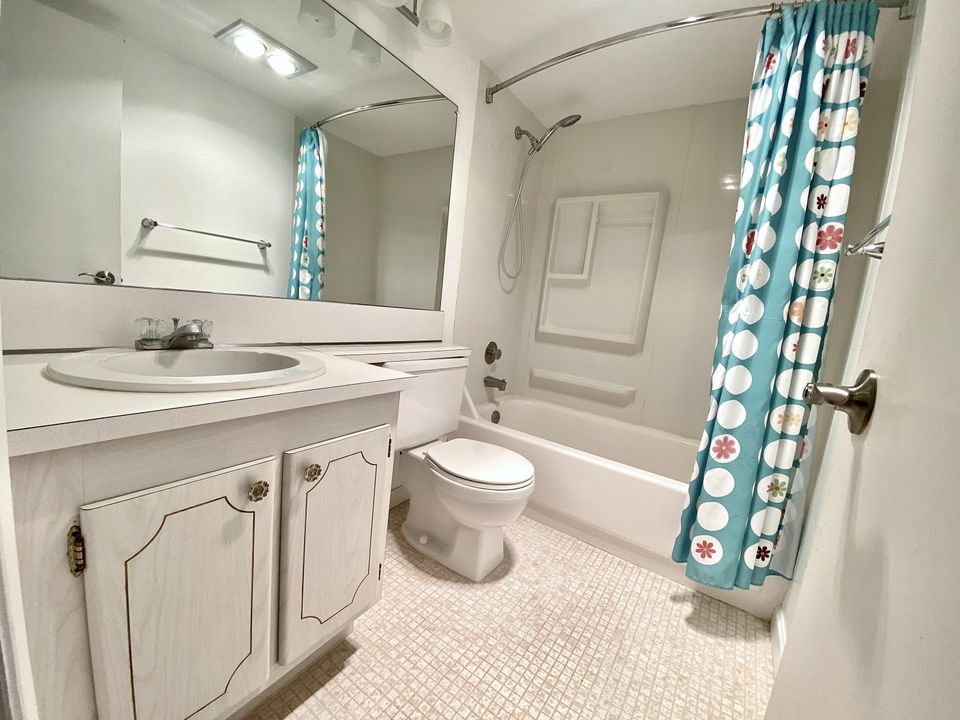 待售: $98,000 (2 贝兹, 1 浴室, 820 平方英尺)