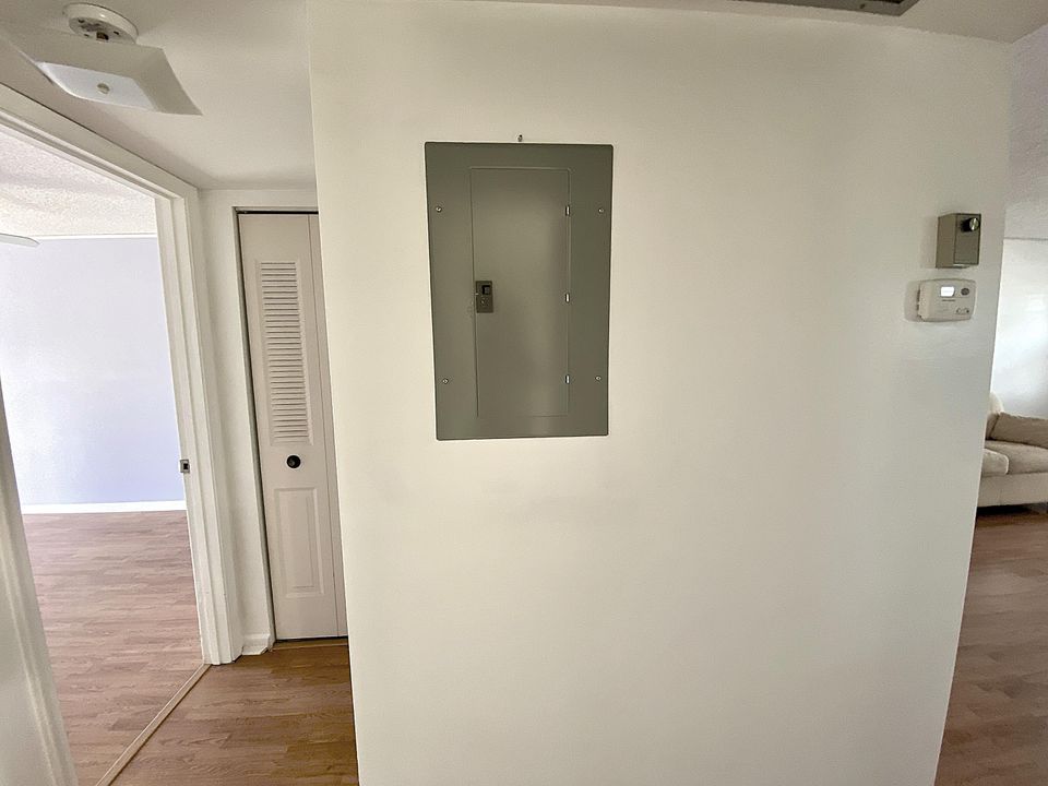 待售: $98,000 (2 贝兹, 1 浴室, 820 平方英尺)