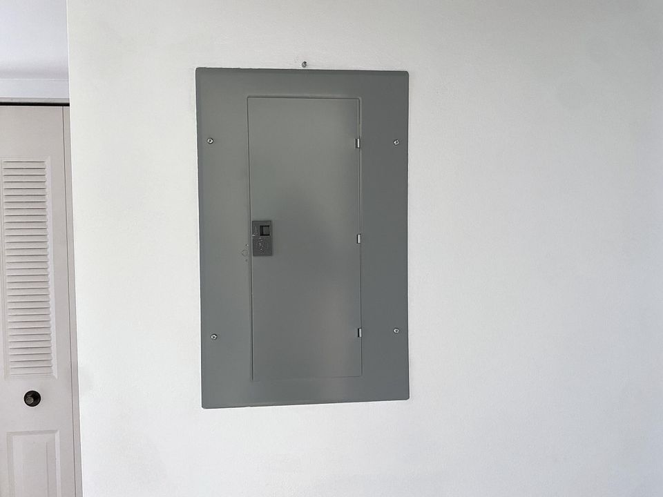 待售: $98,000 (2 贝兹, 1 浴室, 820 平方英尺)