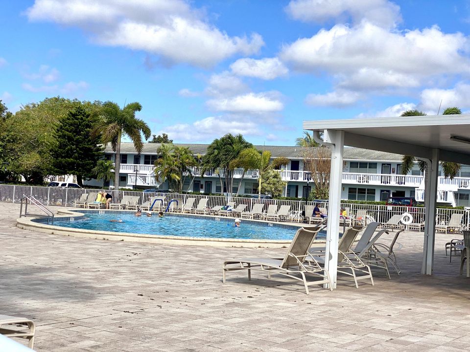 待售: $98,000 (2 贝兹, 1 浴室, 820 平方英尺)