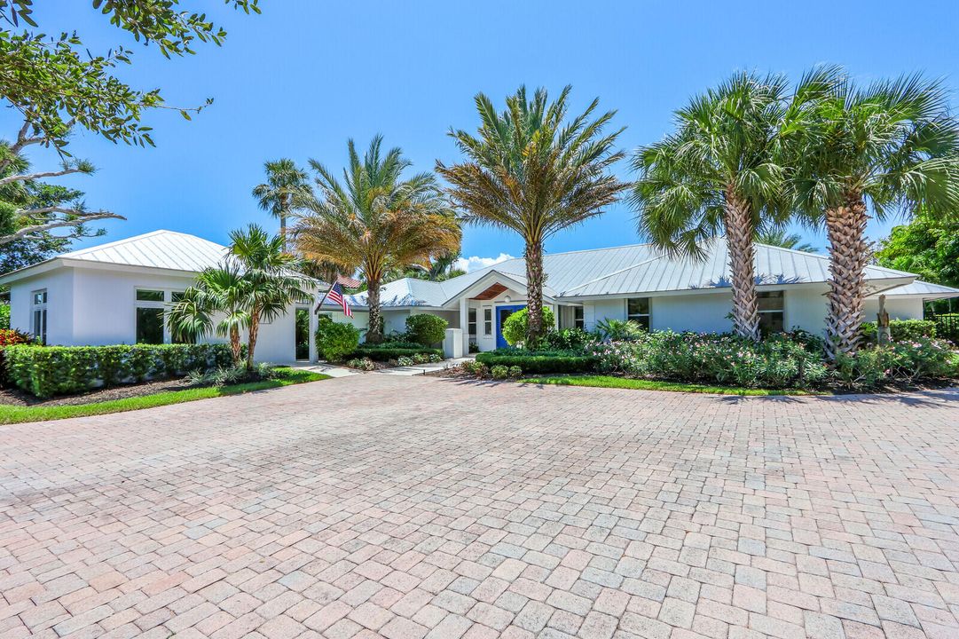 出租: $15,000 (4 贝兹, 3 浴室, 3192 平方英尺)