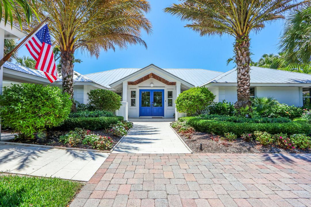 出租: $15,000 (4 贝兹, 3 浴室, 3192 平方英尺)