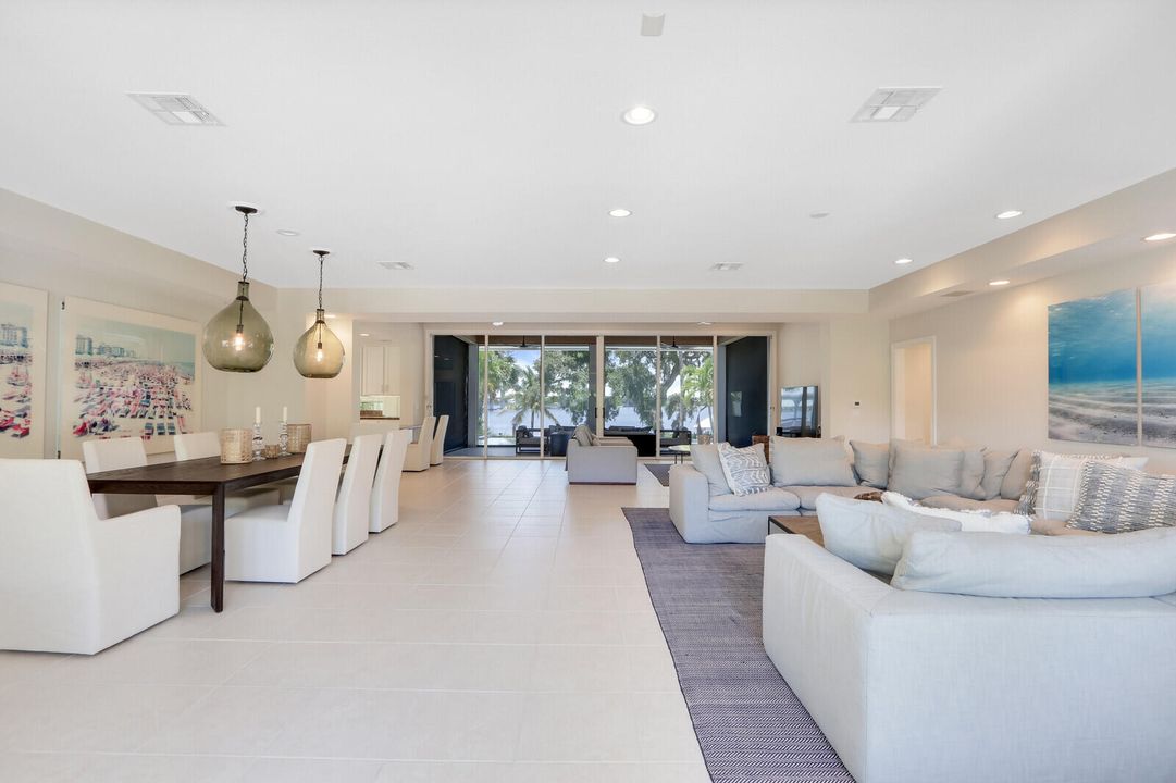 出租: $15,000 (4 贝兹, 3 浴室, 3192 平方英尺)