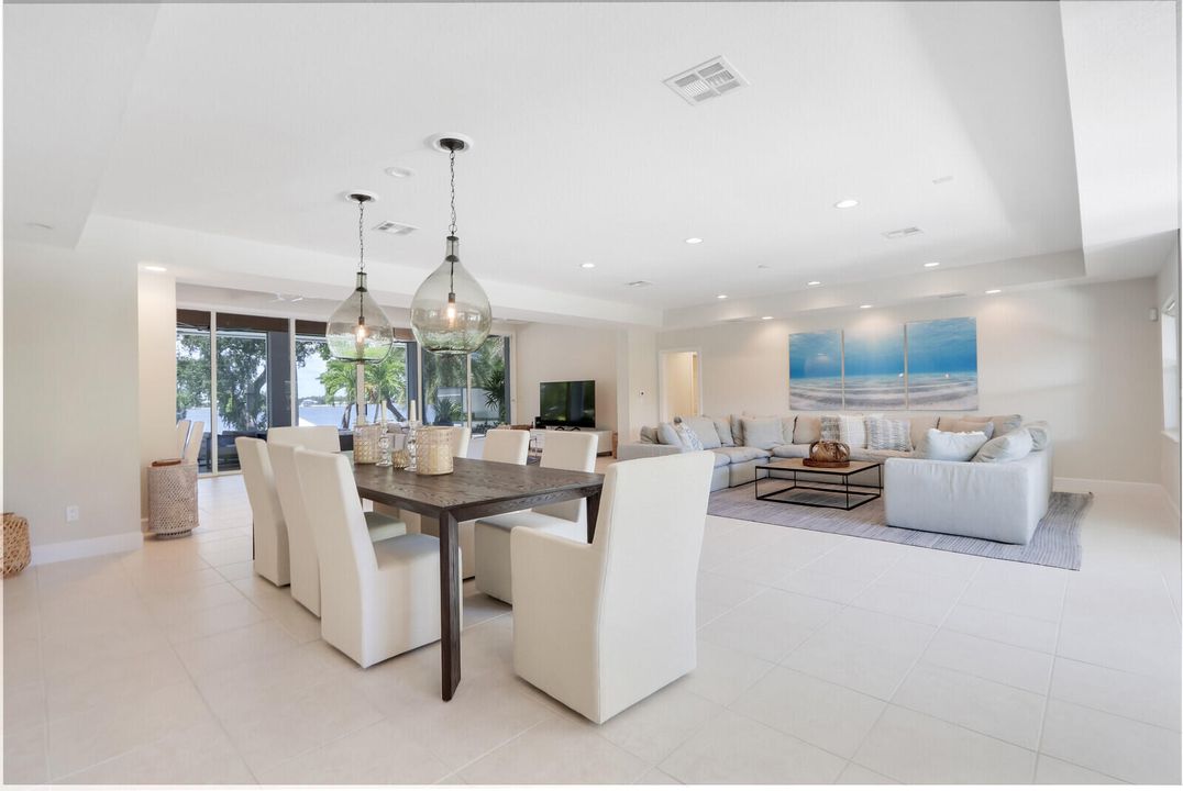 出租: $15,000 (4 贝兹, 3 浴室, 3192 平方英尺)