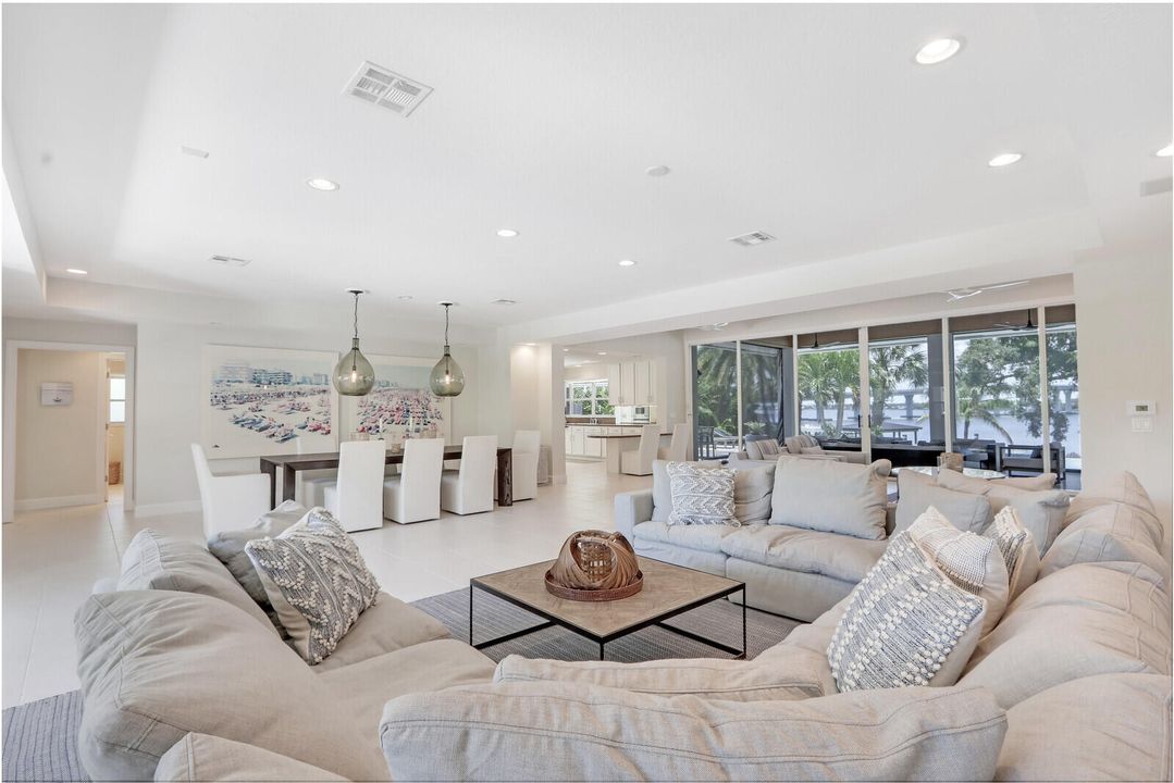 出租: $15,000 (4 贝兹, 3 浴室, 3192 平方英尺)