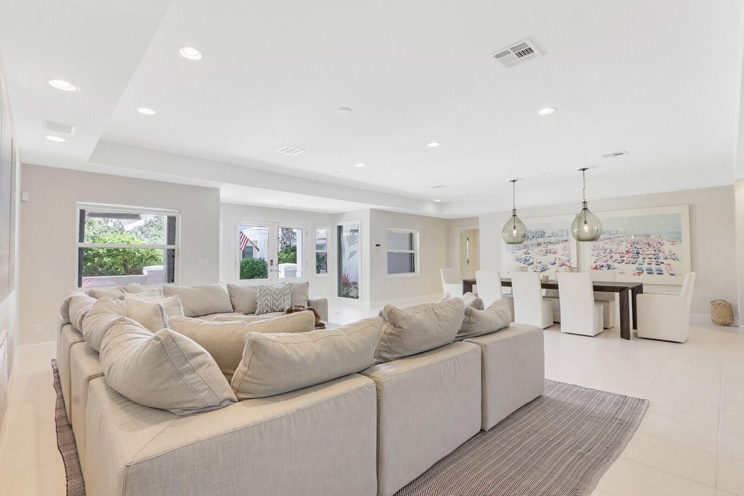 出租: $15,000 (4 贝兹, 3 浴室, 3192 平方英尺)