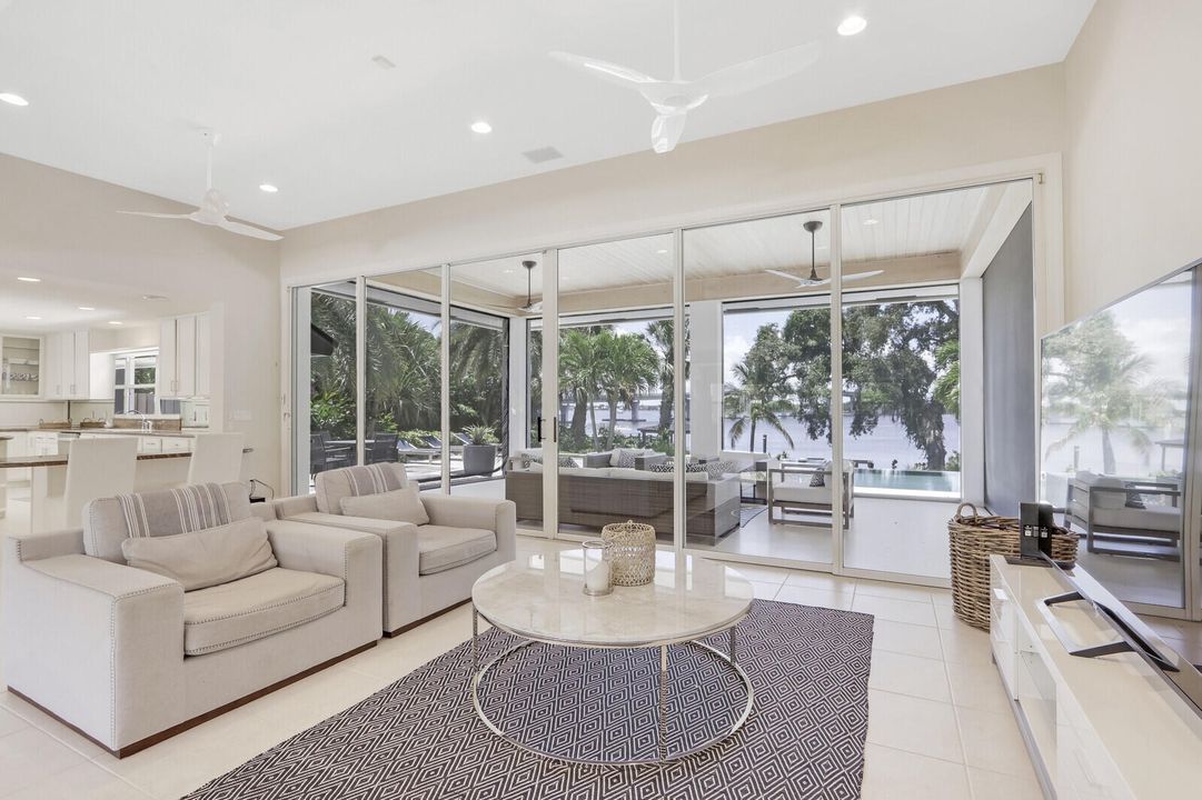 出租: $15,000 (4 贝兹, 3 浴室, 3192 平方英尺)