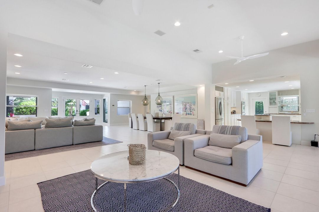 出租: $15,000 (4 贝兹, 3 浴室, 3192 平方英尺)