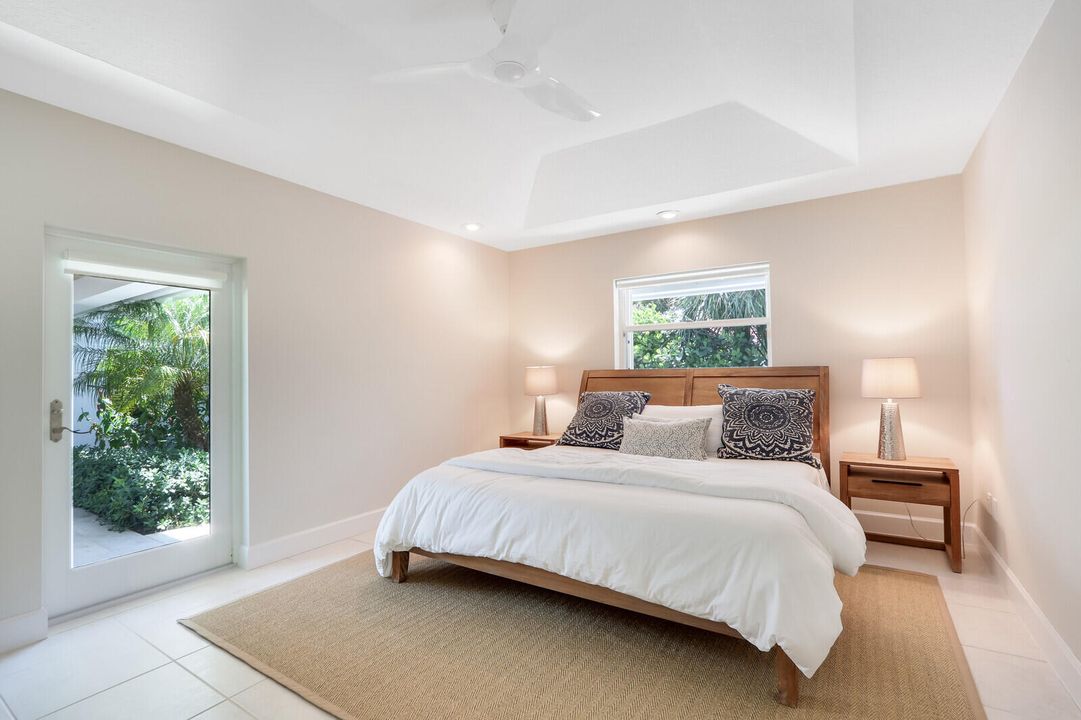 出租: $15,000 (4 贝兹, 3 浴室, 3192 平方英尺)