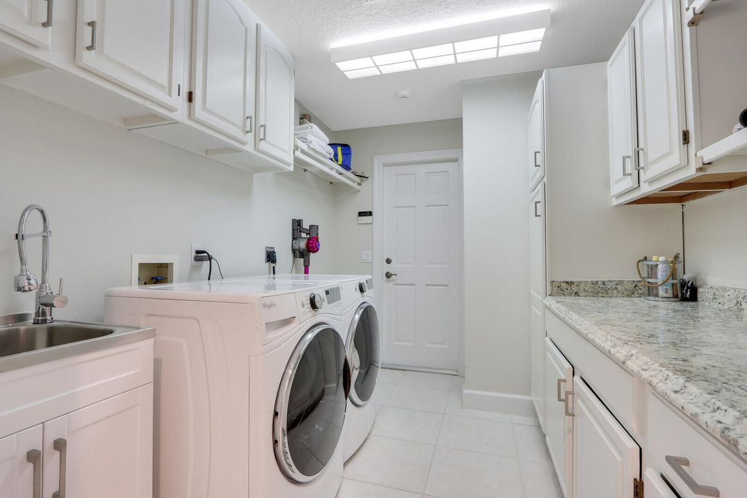 出租: $15,000 (4 贝兹, 3 浴室, 3192 平方英尺)