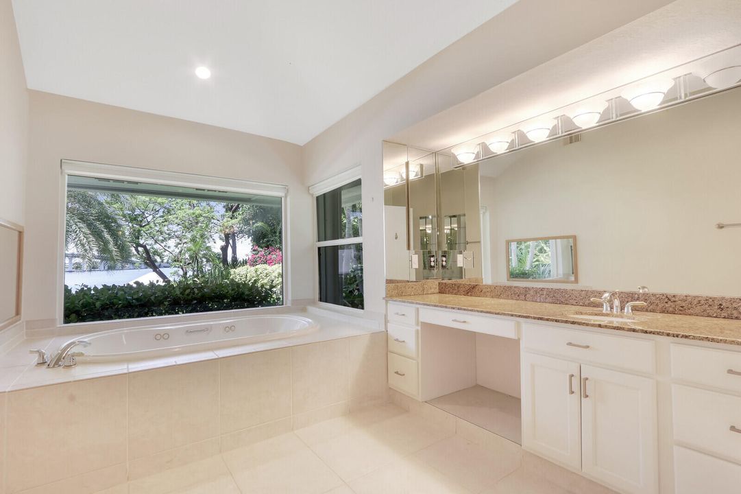 出租: $15,000 (4 贝兹, 3 浴室, 3192 平方英尺)