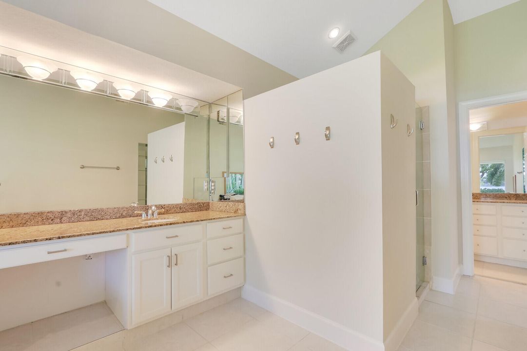 出租: $15,000 (4 贝兹, 3 浴室, 3192 平方英尺)