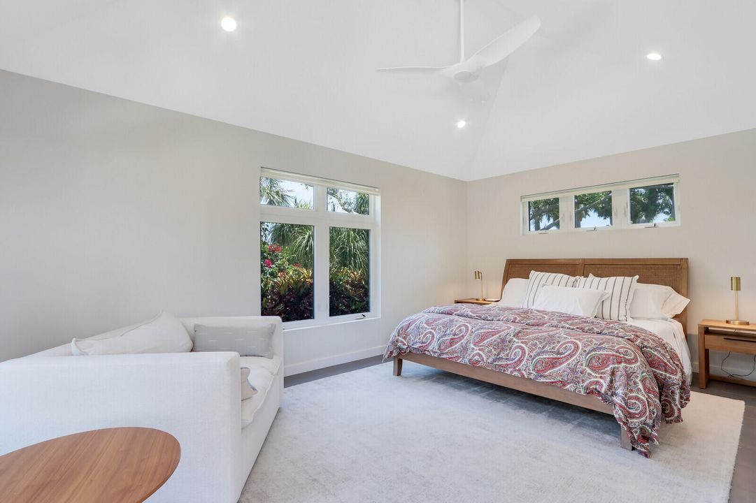 出租: $15,000 (4 贝兹, 3 浴室, 3192 平方英尺)