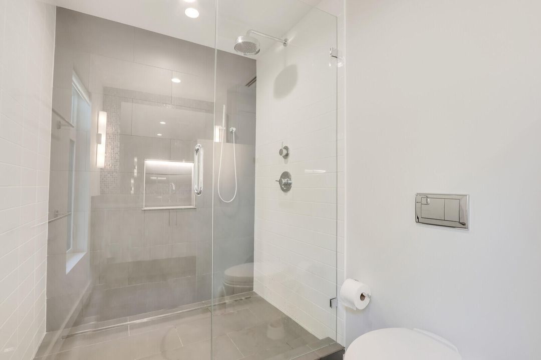 出租: $15,000 (4 贝兹, 3 浴室, 3192 平方英尺)