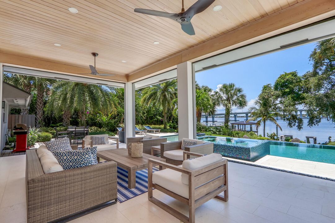 出租: $15,000 (4 贝兹, 3 浴室, 3192 平方英尺)