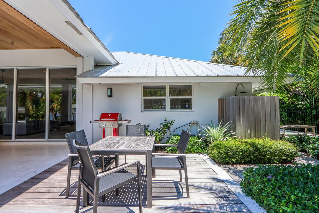 出租: $15,000 (4 贝兹, 3 浴室, 3192 平方英尺)