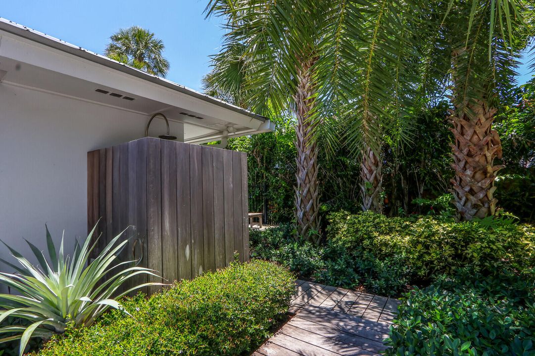 出租: $15,000 (4 贝兹, 3 浴室, 3192 平方英尺)