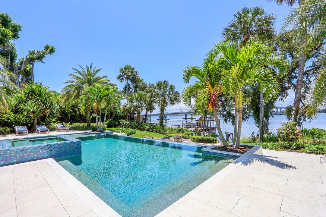 出租: $15,000 (4 贝兹, 3 浴室, 3192 平方英尺)