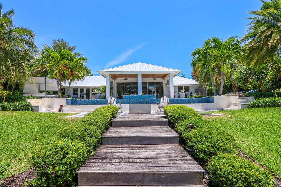 出租: $15,000 (4 贝兹, 3 浴室, 3192 平方英尺)