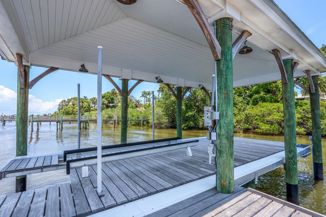 出租: $15,000 (4 贝兹, 3 浴室, 3192 平方英尺)