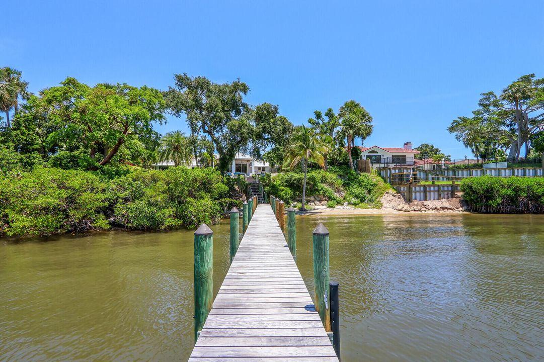 出租: $15,000 (4 贝兹, 3 浴室, 3192 平方英尺)