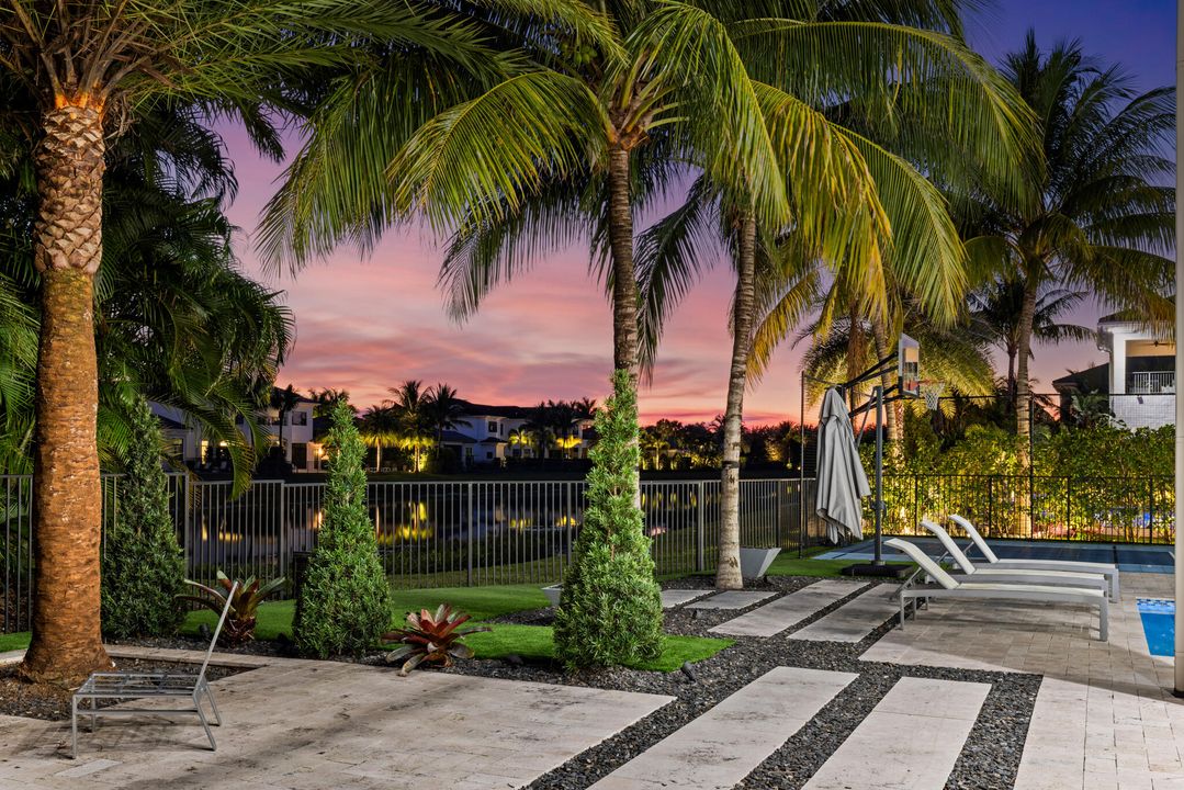 For Sale: $4,700,000 (6 beds, 8 baths, 7869 Square Feet)